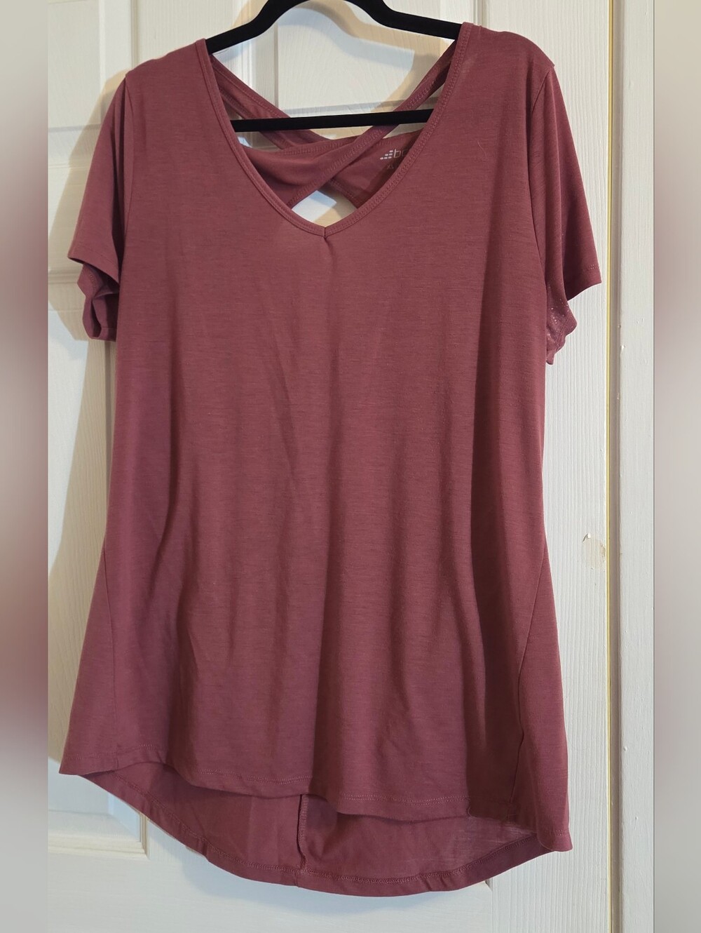Women's Crisscross Back V-Neck Top in Mauve